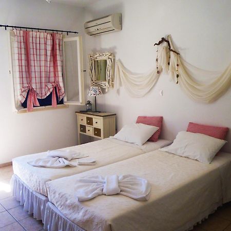Plori Studios And Apartments เอเกียลิ ภายนอก รูปภาพ