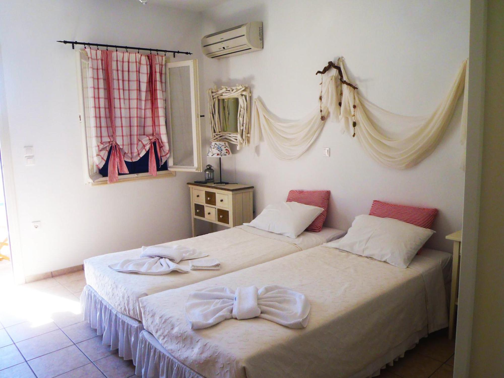 Plori Studios And Apartments เอเกียลิ ภายนอก รูปภาพ