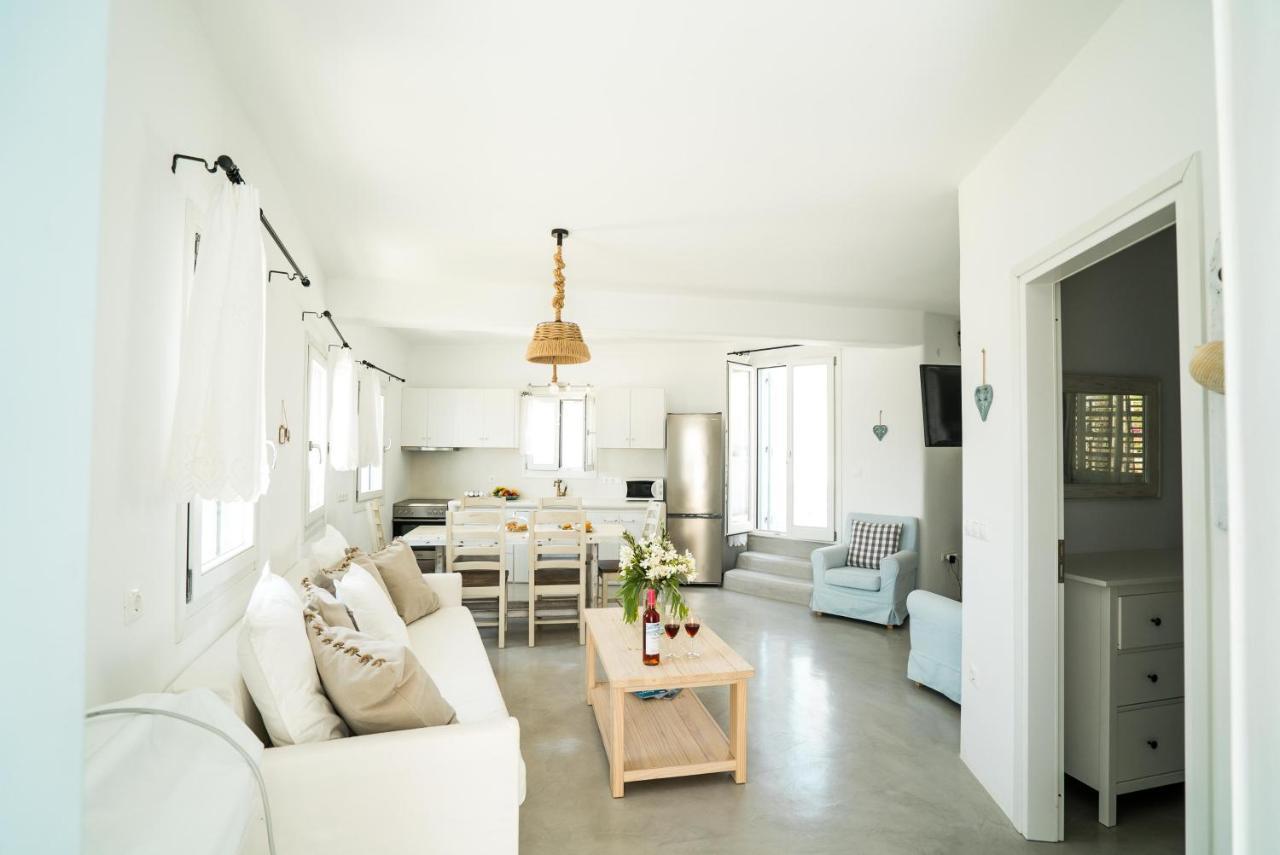 Plori Studios And Apartments เอเกียลิ ภายนอก รูปภาพ